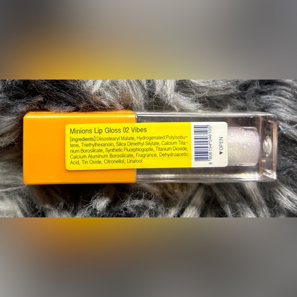 TONYMOLY
Minions Lip Gloss (02 Vibes) - Picture 2 of 10